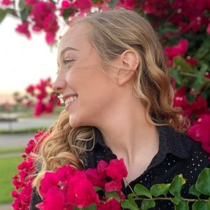 Meet your Posher, Elizabeth